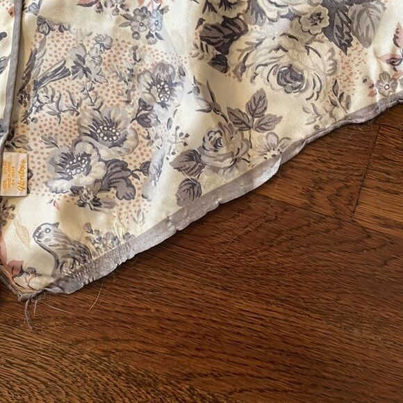 Vtg 60s/70s Glentex gray, pink & cream floral & birds nylon scarf - Picture 5 of 8
